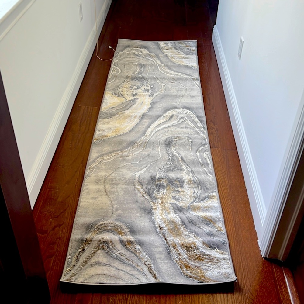 Runner rug- brand new.